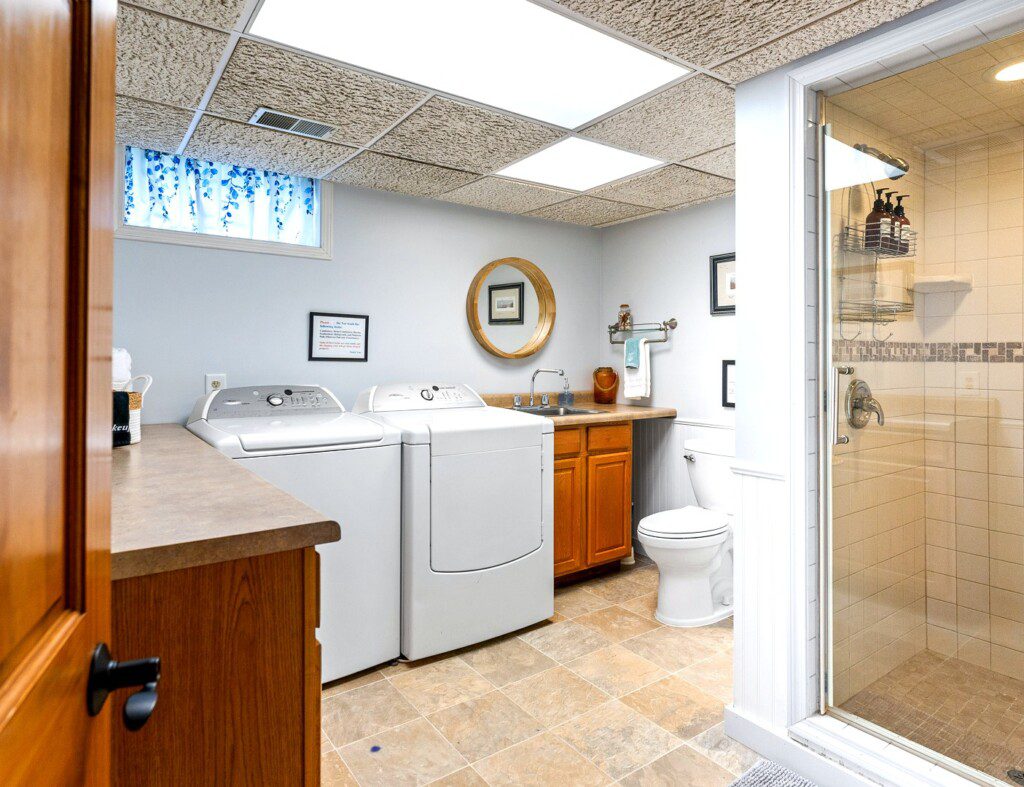 2963 Lower Laundry Just Beachy