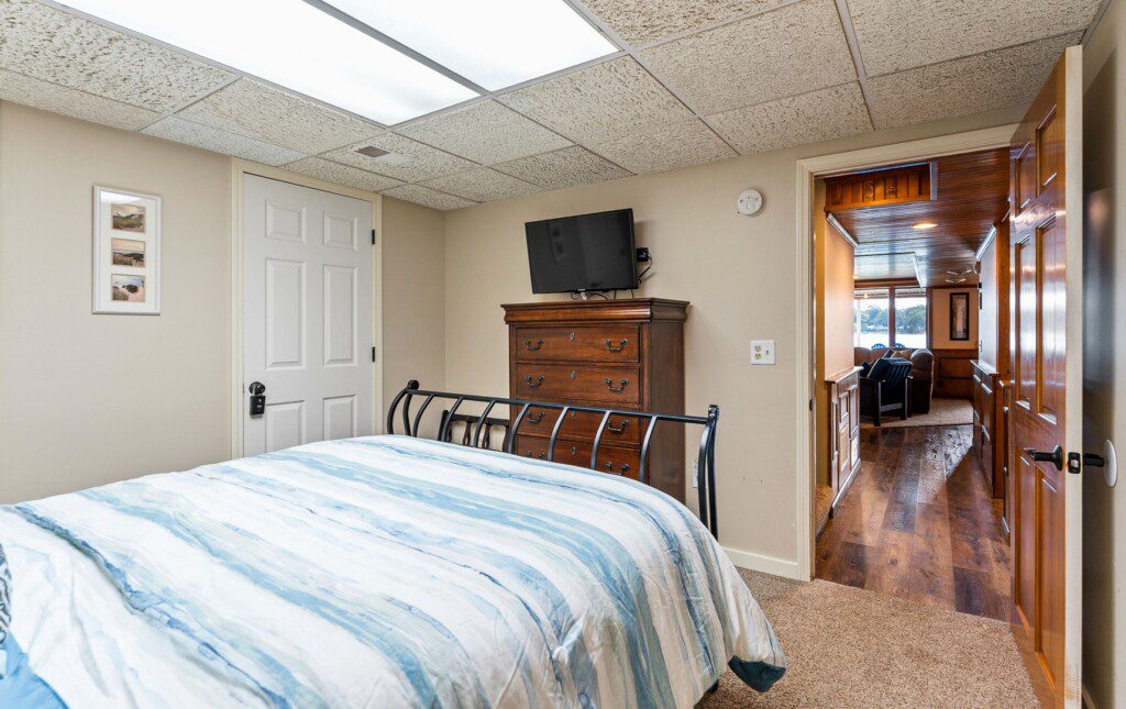 2963 Lower Queen 2 Just Beachy