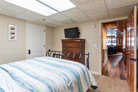 2963 Lower Queen 2 Just Beachy