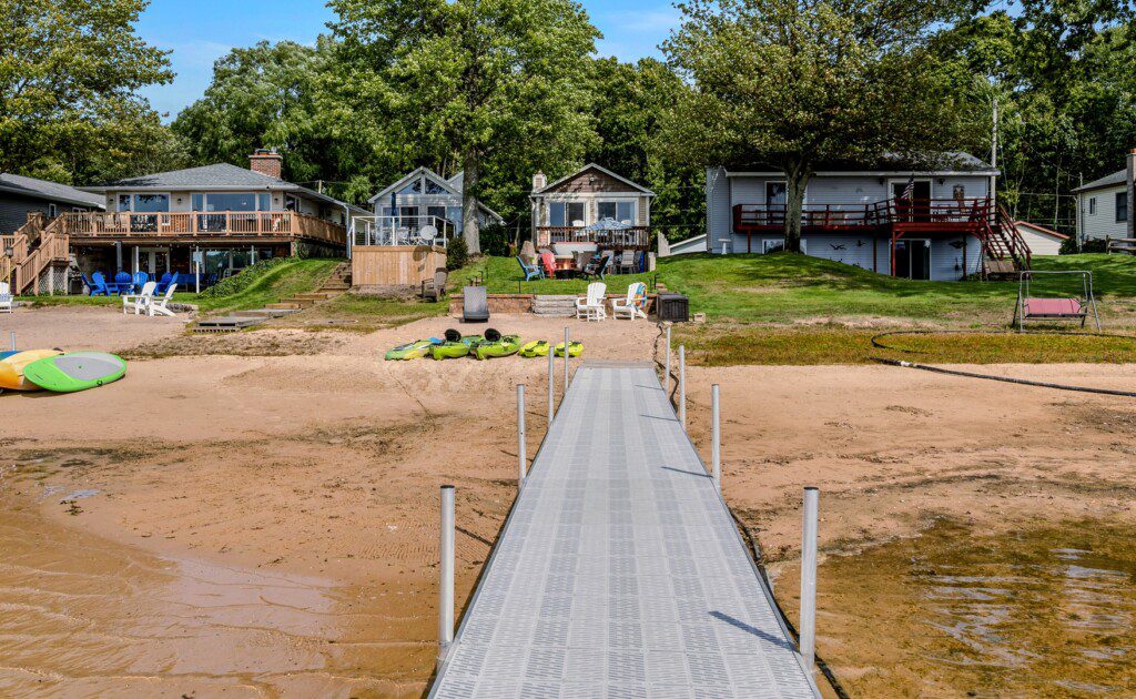 2971 Lakefront Blue Haven