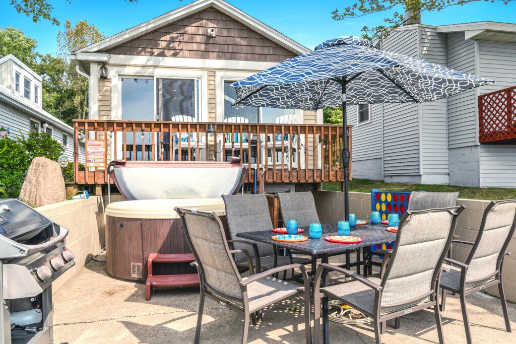 2971 Outdoor patio Blue Haven