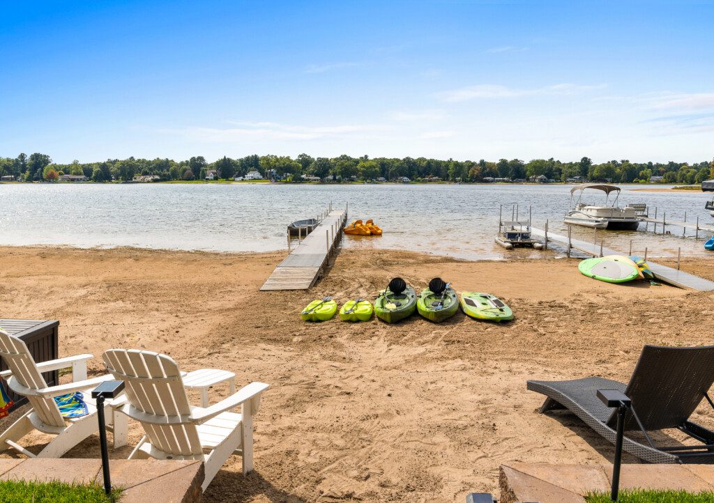 2971 beach and Kayaks Blue Haven